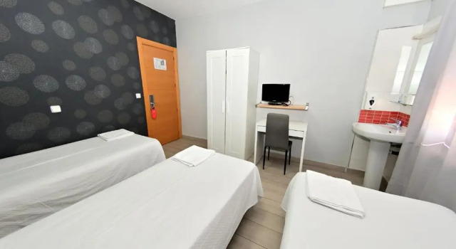 Двухместный номер Standard Hostal Falfes