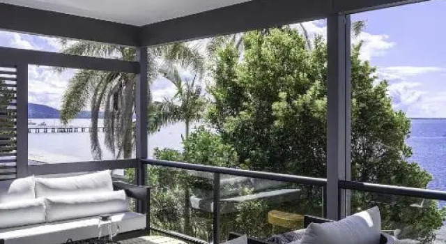 The Seaview - Designer Beachfront House