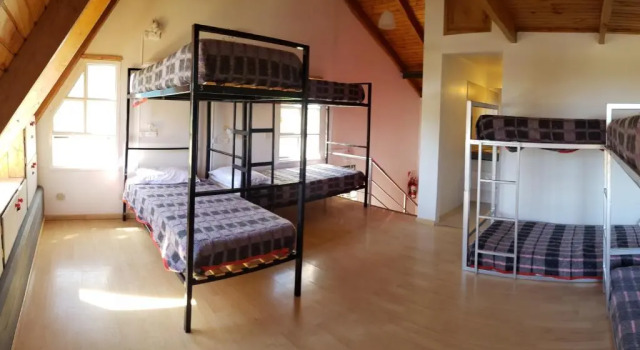 Кровать в общем номере Red House Hostel