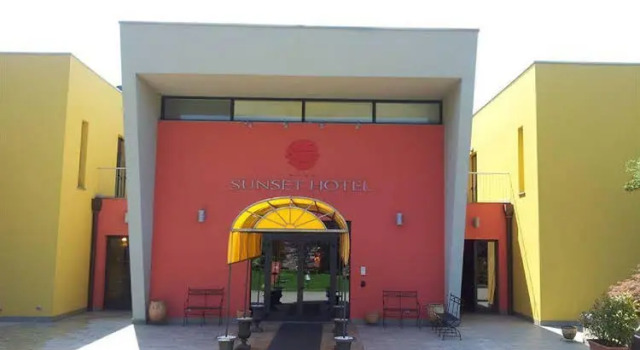 Sunset Hotel, Rezervați Hotel Gavirate 