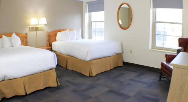 Четырёхместный номер Standard The Hotel Ojibway, Trademark Collection by Wyndham