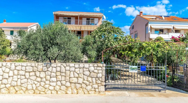 Apartments Ivan Sea View Lun, Rezerwuj Apartament Lun Pag