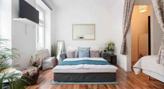 Апартаменты c 1 комнатой Luxurious and Bright, 5 min walk to city center