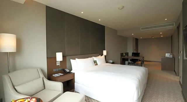 Deluxe suite Pullman Yangon Centrepoint
