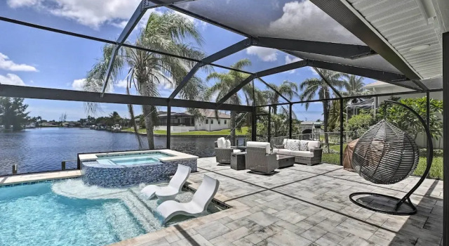 Коттедж Canal-front Cape Coral Home: Pool & Patio