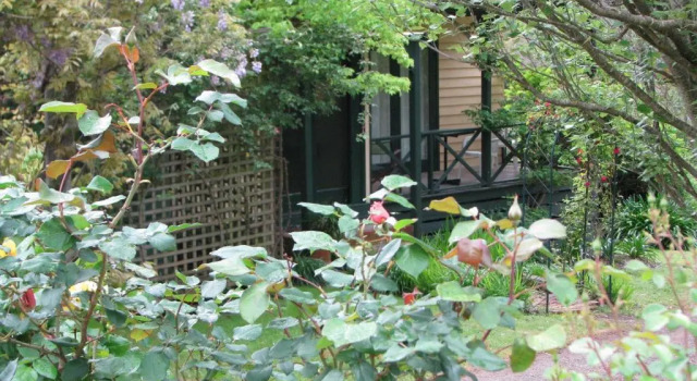 Коттедж Leafield Cottages