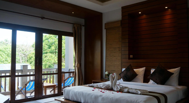 Семейный номер Deluxe с балконом и с красивым видом из окна Lanta Intanin Resort - SHA Extra Plus