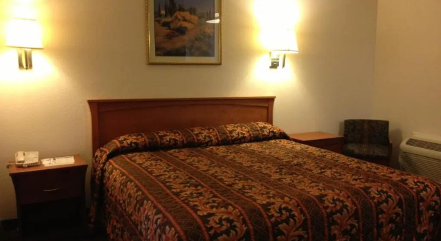 Номер Standard Riverside Inn & Suites
