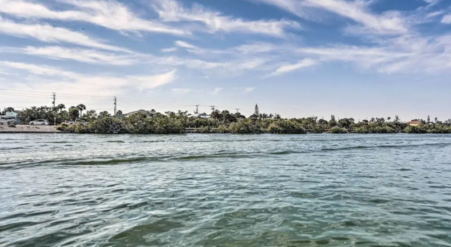 Апартаменты с 2 комнатами с балконом Waterfront Nokomis Condo < Half Mile to Beach!