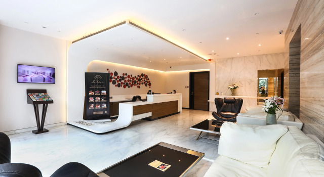 The Empresa Hotel, Varaa Hotelli Hotellit New Delhi uima-altaalla, Uima-allas