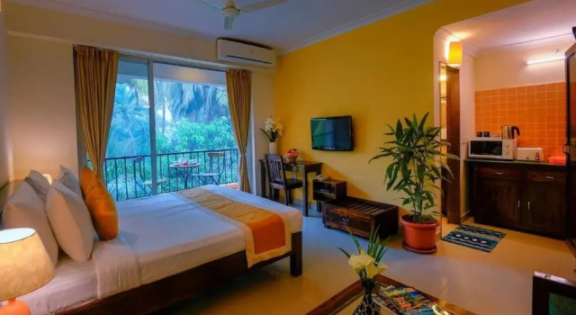 Студия c 1 комнатой с балконом TreeHouse Blue, Hotel & Serviced Apartments