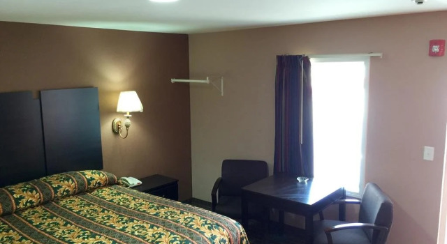 Crown Inn - Fayetteville, Забронировать Отель Фаеттевилле Северная Каролина