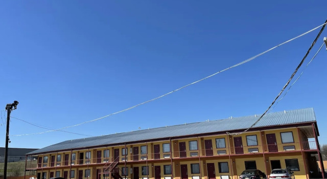 Deluxe Inn, Забронировать Отель Отели Джэксон с парковкой, рядом с Margaret Walker Alexander National Research Center, Парковка