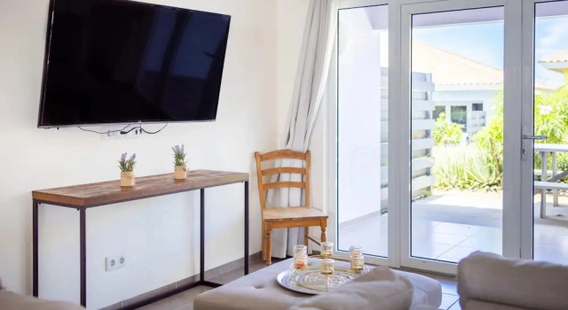Коттедж Charming 2BR Apt With Tropical Garden Pool