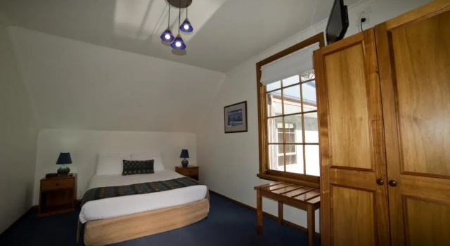 Suite 1 Schlafzimmer mit Meerblick Risby Cove Boutique Hotel