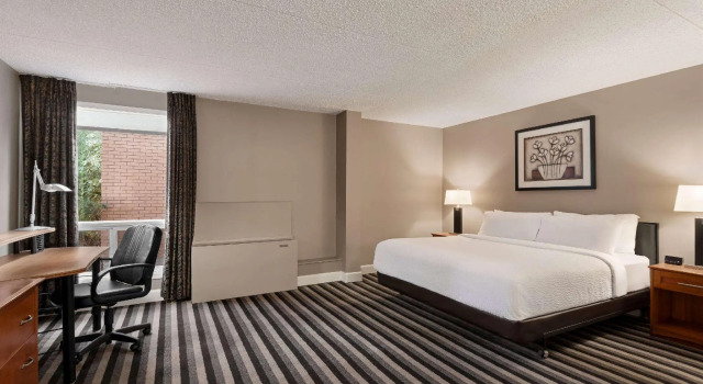 Двухместный номер Standard Royal Hotel Regina, Trademark Collection by Wyndham