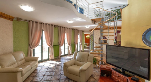 Awesome Home in Ankaran with Outdoor Swimming Pool, Hot Tub & 6 Bedrooms, Rezervovat Hotel Ankaran Slovenian Istria