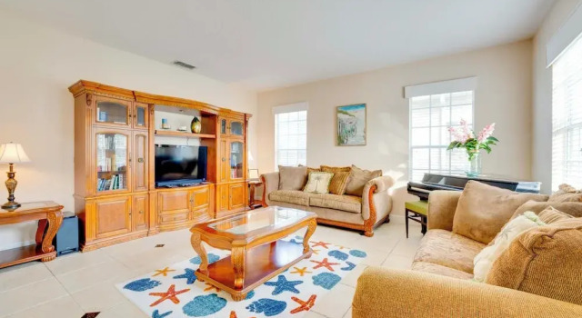 Community & Private Pools: Davenport Golf Getaway!