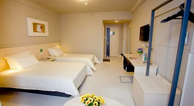 Номер Standard Jinjiang Inn - Sanya Hexi Road Pedestrian Street Hejing