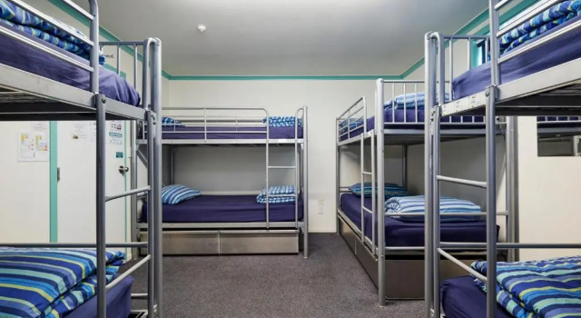 Кровать в общем номере Pacific Coast Lodge and Backpackers