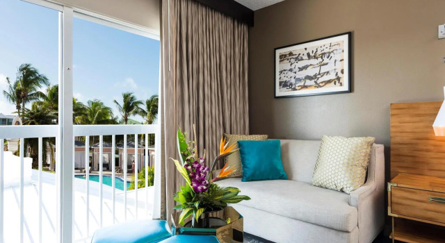 Номер Standard с видом на бассейн DoubleTree by Hilton Grand Key Resort