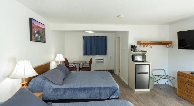 Четырёхместный номер Standard c 1 комнатой Siesta Motel Colfax WA