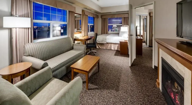 Полулюкс Heritage Inn & Suites - Brooks