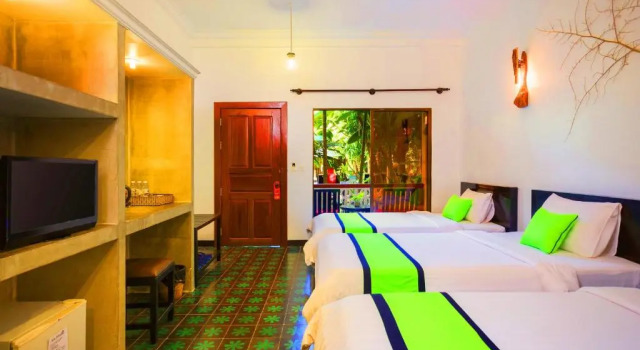 Трёхместный номер Standard с видом на бассейн La Niche Dangkor Boutique Hotel