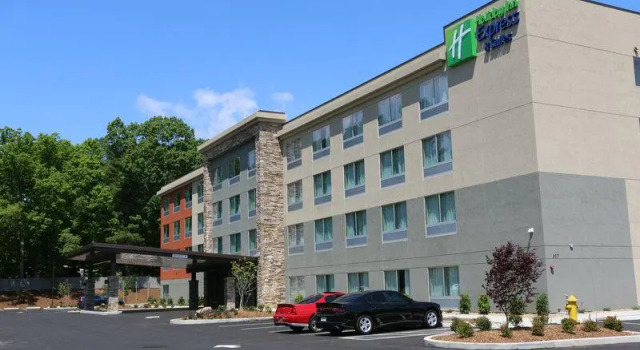 Кровать в общем номере Holiday Inn Express & Suites - Hendersonville SE - Flat Rock by IHG