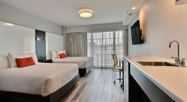 Четырёхместный номер Standard с балконом Hotel Classique