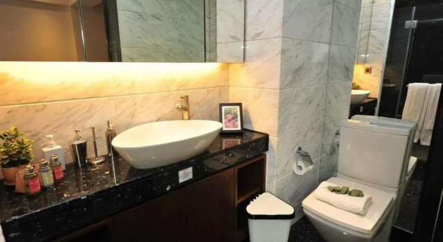 Apartament i balkonem Queen's 100