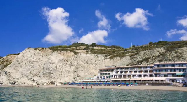 Номер Standard Hotel Vittorio Beach Resort