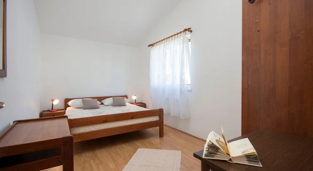 Apartments Maretic