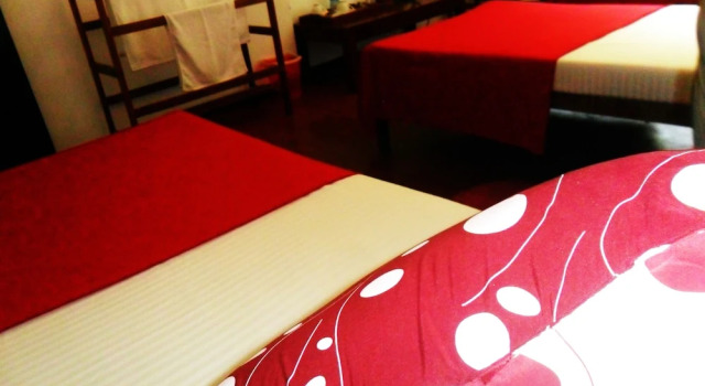 Кровать в общем номере Mahaweli Regent Hotel