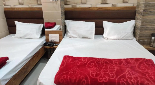 Hotel Al Sharif Manzil 90 Mtrs from Dargah