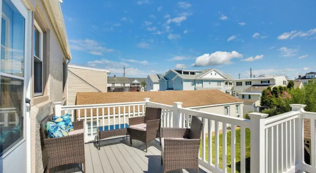 Апартаменты с 2 комнатами с балконом Wildwood Crest Getaway w/ Deck, Walk to Beach!