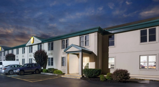 Super 8 by Wyndham Harrisburg Hershey West
