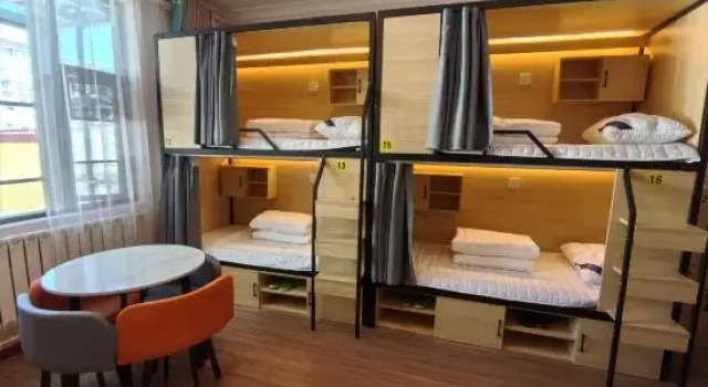 Yaju Homestay Youth Hostel (Dukezong Ancient City East Gate)