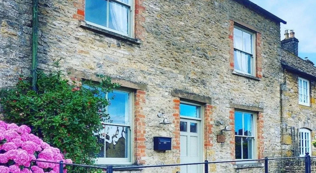 Rathbone Cottage, Забронировать Дом для отпуска Отели Стоу-он-зе-Волд с парковкой, рядом с St. Edward's Church, Парковка