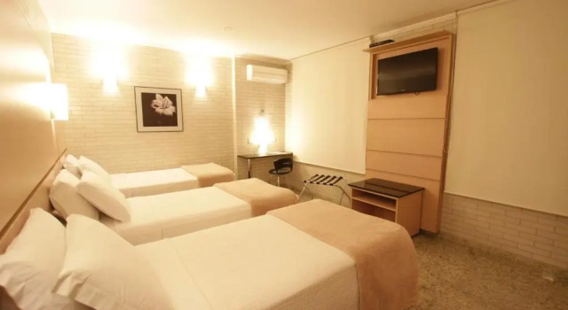 Четырёхместный номер Standard Hotel Confiance Centro Cívico