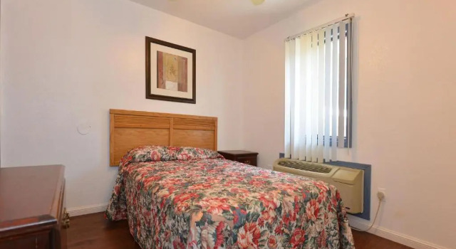 Shore Beach Houses - 52 - 406 Porter Avenue