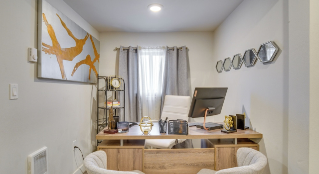 Work & Explore Downtown Tacoma! Convenient Condo