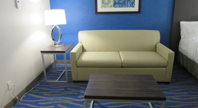 Четырёхместный номер Standard Holiday Inn Hotel & Suites Regina by IHG