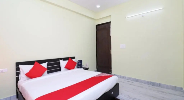 OYO 18899 Delight Inn, Забронировать Отель Отели Гомти Нагара 3 звезды, 3*