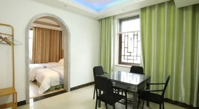 Люкс Qianfu Constellation Hotel (Zhangjiajie Hourong Food Street Store)