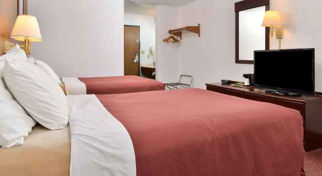 Четырёхместный номер Standard Americas Best Value Inn Beardstown
