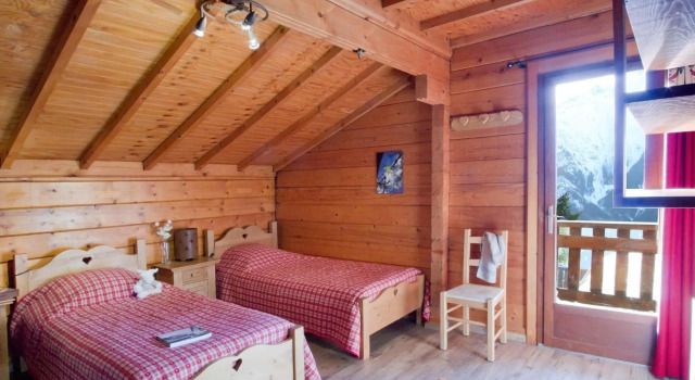 Beautiful chalet with a sauna and private pool in Les Deux Alpes, Забронировать Шале Коттеджи Ле-дез-Альп, рядом с Горнолыжный подъемник Кот Брун, Коттедж