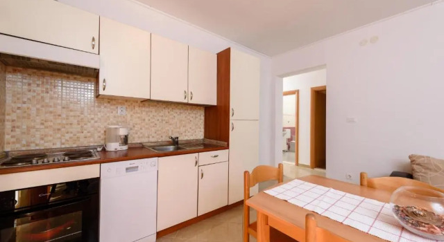 Апартаменты с 2 комнатами с балконом и с видом на море Apartmani Jureta