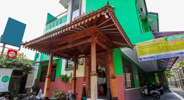 OYO 512 Ndalem Mantrijeron Hotel