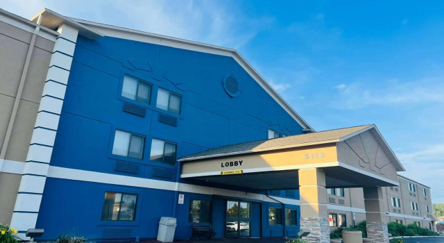 AmericInn by Wyndham Glendale Milwaukee, 预订 酒店 格伦代尔 威斯康星州